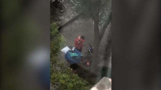 网友拍摄的视频截图