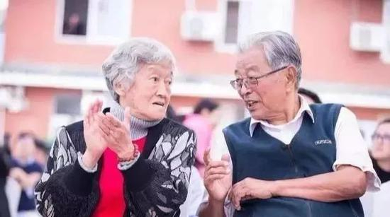  △褚时健和妻子马静芬