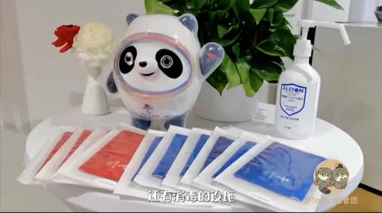 包厢外面的看台就是普京和他的团队就座的位置。