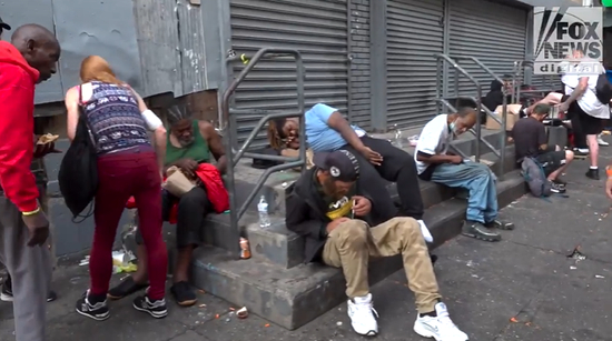 费城肯辛顿大街蔓延“毒品流行病”（福克斯新闻网视频报道截图）