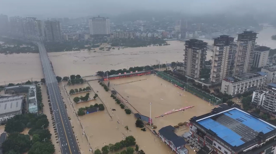 　▲榕江县航拍视频截图显示“村超”体育场已被淹 受访者供图&nbsp;