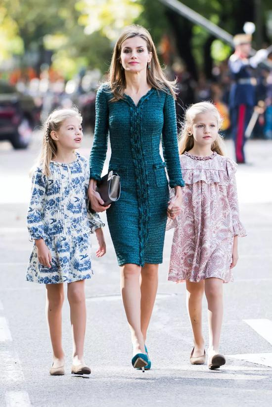  资料图：王后和两个女儿