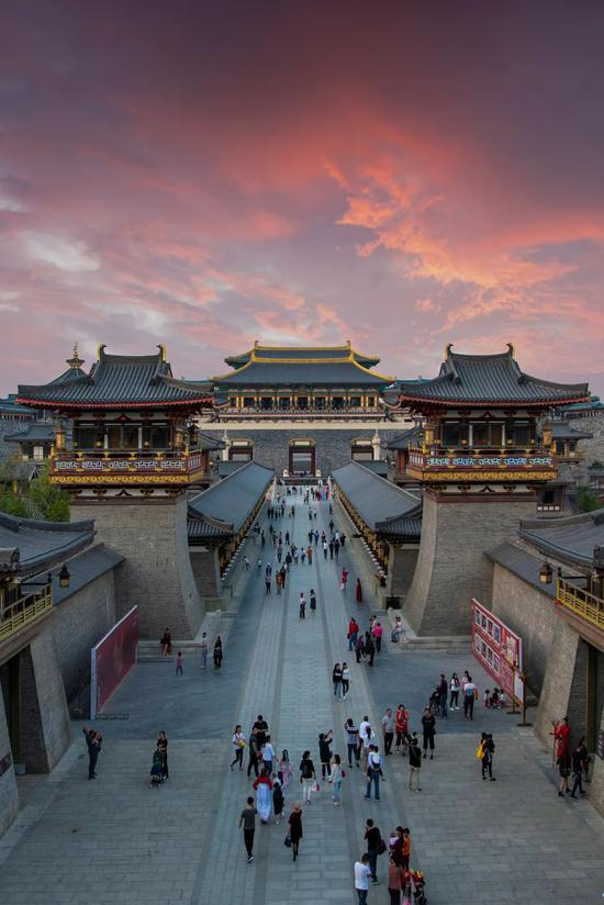 ▲ 悠悠千古事，都付笑谈中。图/视觉中国