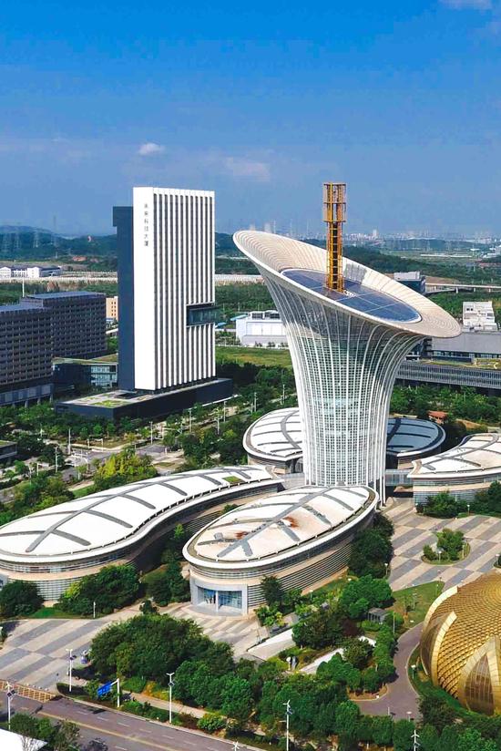 武汉光谷未来科技城的仿生建筑“马蹄莲”。