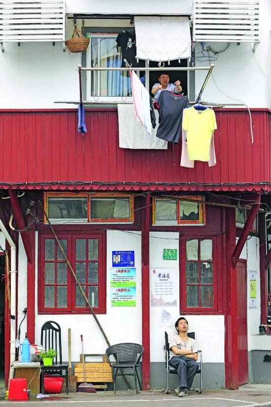 　　作为上海探索“市区联手、政企合作、以区为主”旧改新模式下首个启动、也是规模最大的地块，上海市黄浦区老城厢的乔家路地块（东块）采用了“留改拆”模式进行成片风貌保护。摄影/本刊记者 殷立勤