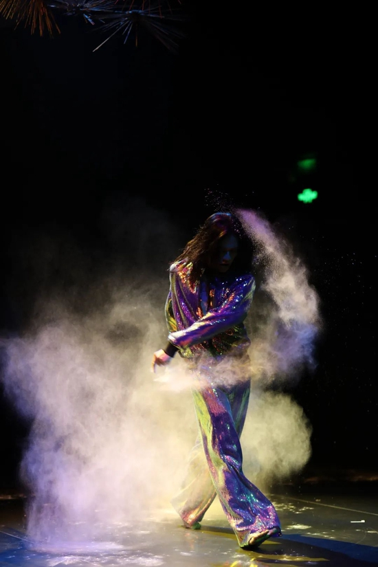 罗福兴表演的《凤舞九天》