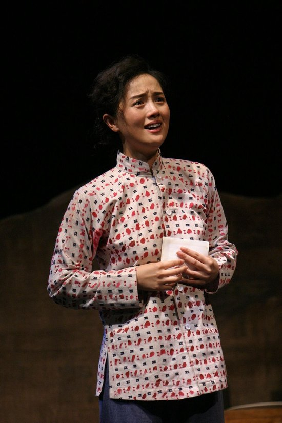 　话剧《红尘》舞台照。视觉中国 图