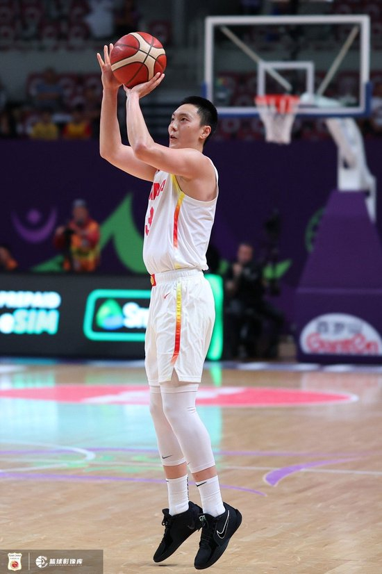 😶全场梦游！胡明轩7中0未取分&仅得1板3助 三分5中0&正负值-11