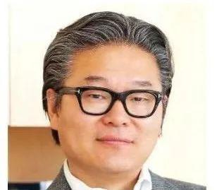 比尔黄（BillHwang），韩国人，本名黄圣国，长相有点像老年版岳云鹏