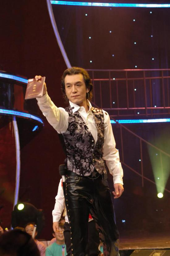 　2007年1月25日，北京，中央电视台演播厅，李咏主持的《非常6+1》正在录制。&nbsp; （图片来源：东方IC）