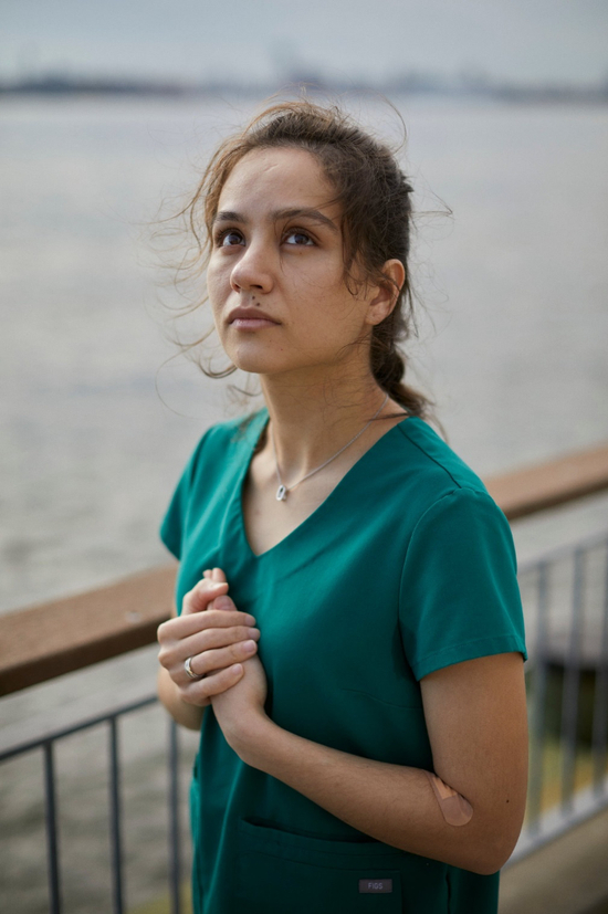 马迪纳·里扎耶娃有个两岁的儿子，她说：“我可不希望我儿子把我给忘了。” 图/纽约时报