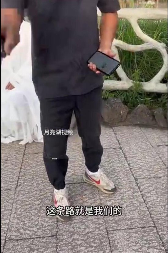 摄影师商拍遭西溪古村工作人员驱赶