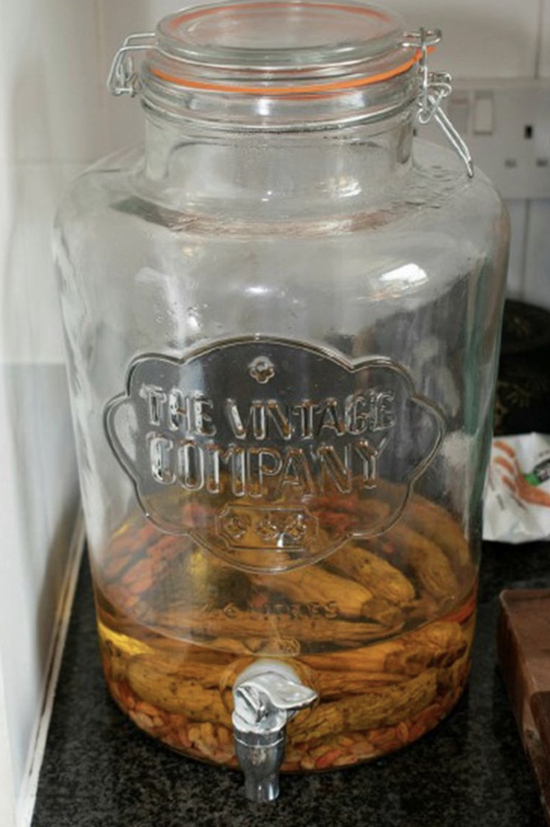 徐超自制的“生命之泉”饮品 图片来源:伦敦警方