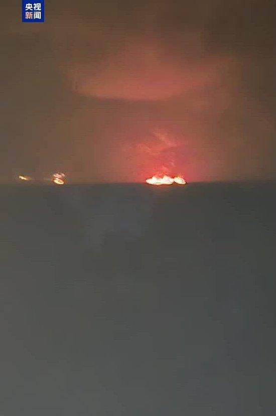 3艘船在霍尔木兹海峡邻近海域起火