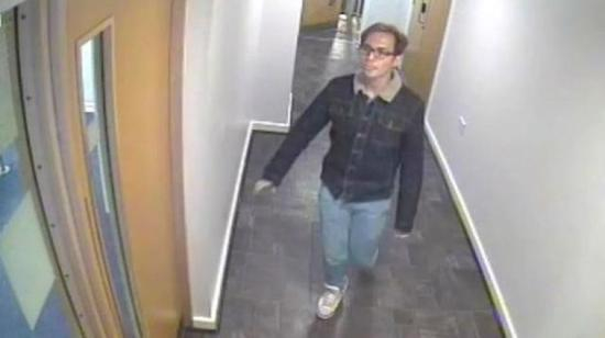  监控录像显示西那伽离开公寓前往夜店（图/曼彻斯特警方）