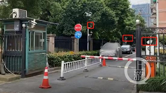 ▲7月23日，浙江杭州，因紧邻小区大门，对准化粪池至少有3个摄像头。摄影/上游新闻记者 时婷婷