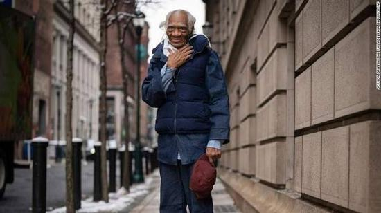 （图说：乔·利贡获释 图源CNN）