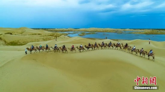 入夏以来新疆尉犁县迎来沙漠游旺季。李飞 摄