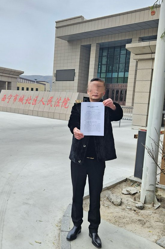 “母亲派出所里遭民警责骂，男子插话后被拖进女厕群殴”追踪：涉案民警获刑8个月，两名辅警缓刑