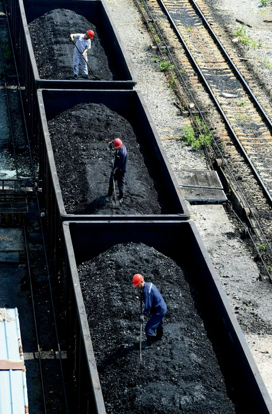  电煤价格的持续攀升带来了连锁反应。图/中新