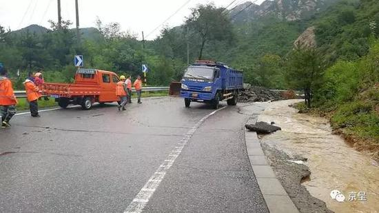 ▶111国道82+600处路面积水，造成道路阻断