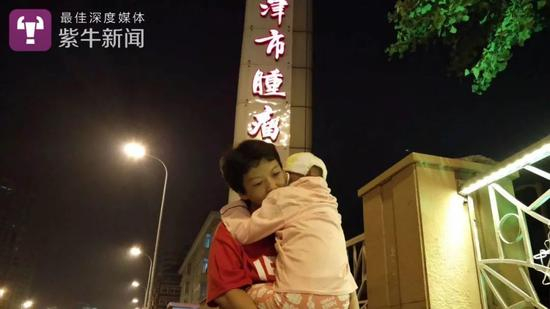  张宁带着萱萱来到天津市肿瘤医院