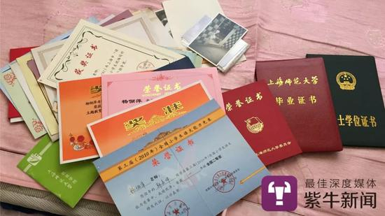 杨俪萍从小到大获得的一张张奖状、证书