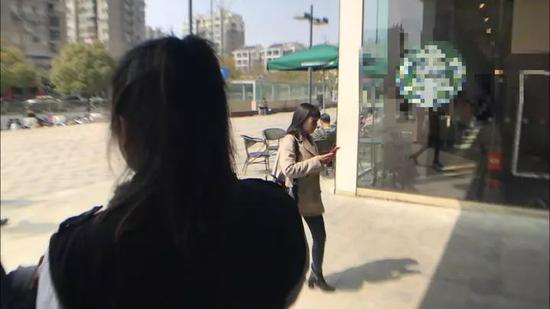 陈丹向记者讲述她的珍爱网经历