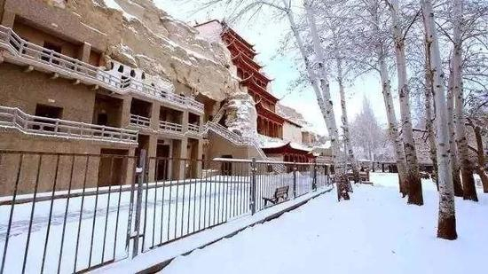 　雪中莫高窟