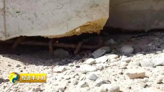 △桥墩底部裸露的钢筋