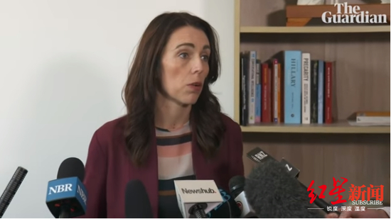 　　阿德恩在奥克兰的发布会上对记者表示，斯里兰卡的袭击案件正处于调查的早期阶段（图自《卫报》）