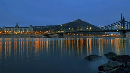 多瑙河流经匈牙利布达佩斯/视觉中国