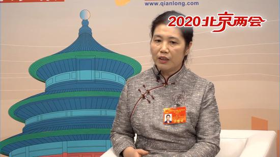 市人大代表钟亚利。新京报“我们视频”截图