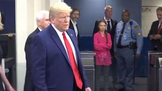 2019年联合国大会的间隙，通贝里怒视特朗普。/CNN&nbsp;视频截图