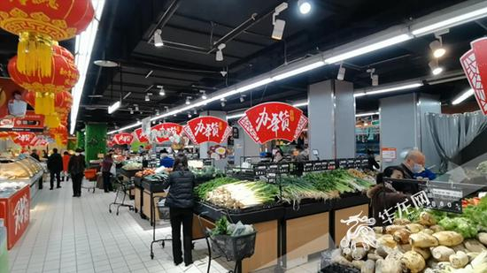 超市内商品供应充足。华龙网-新重庆客户端记者 陈毅 摄