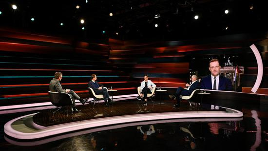德国卫生部长施帕恩3月24日接受兰茨采访 图片出处：德国第二电视台ZDF