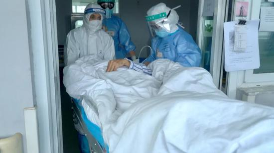 4月11日，老安转入湖北省人民医院。新京报记者 解蕾 摄