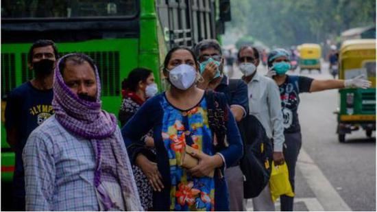 （图说：如今印度多地仍在实施严格的疫情防控政策。图源/GETTY IMAGES）