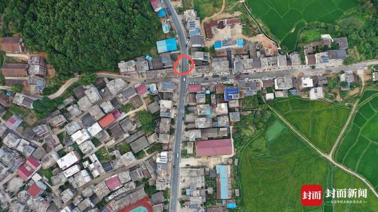  航拍画面：画圈处为曾春亮被抓地