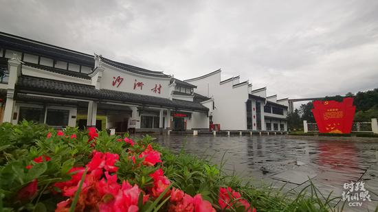 △“半条被子的温暖”专题陈列馆被确定为全国关心下一代党史国史教育基地。（总台央视记者张晓鹏拍摄）