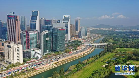 深圳大沙河两岸景色（1月7日摄，无人机照片）。新华社记者 梁旭 摄