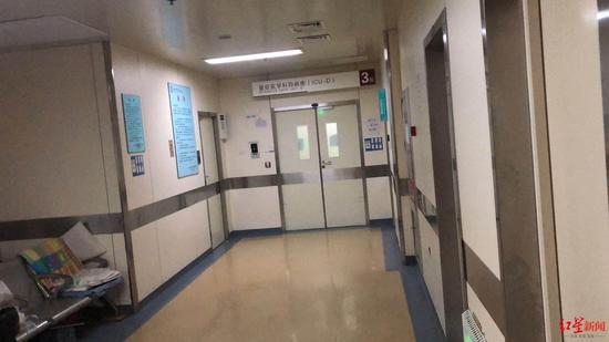  李女士在ICU接受治疗