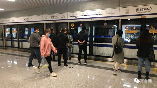 　（下午5：45左右济南轨道交通3号线 奥体中心站）