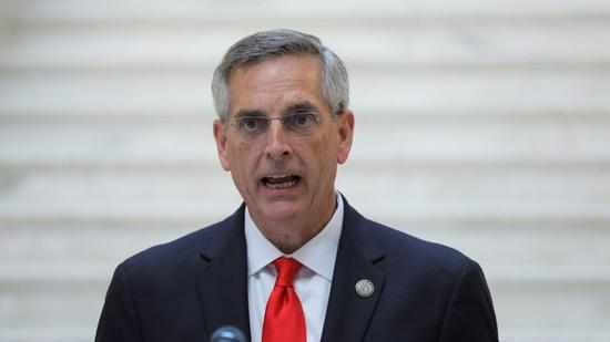 ▲11月6日，拉芬斯珀格在新闻发布会上介绍最新的选举情况和计票情况。（图源：外媒）