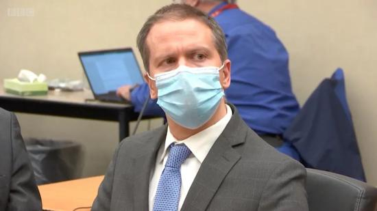 肖万听到判决结果　图 | BBC视频截图