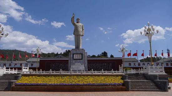 （丽江古城红太阳广场 李亚 摄）