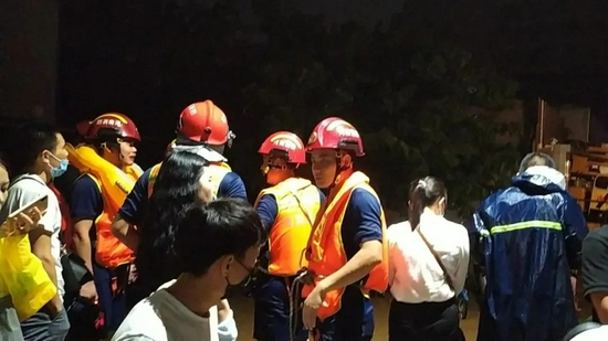 救援队现场救援 受访者供图