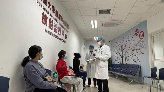 华山医院放射治疗中心医护人员闭环管理服务患者