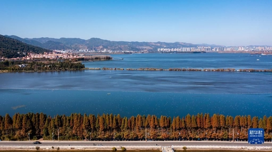  云南省昆明滇池一景（2023年1月12日摄，无人机照片）。 新华社记者 胡超 摄