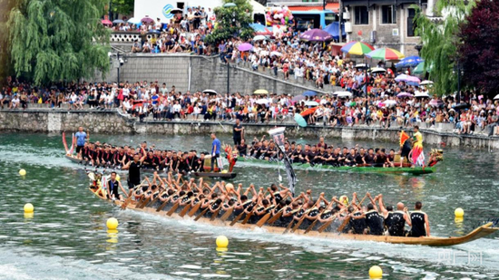 “镇远赛龙舟”被列入第三批国家级非物质文化遗产名录（央广网发 吴贤和 摄）